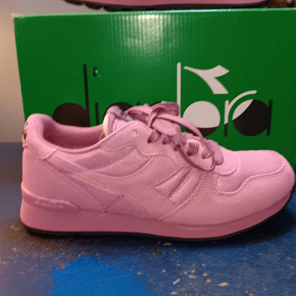 Diadora track shoes